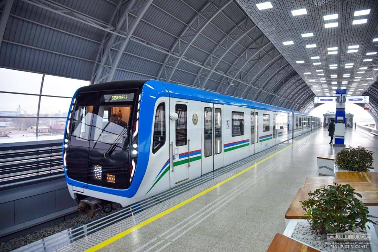 Ташкентский метрополитен планирует вернуть льготные месячные проездные карты