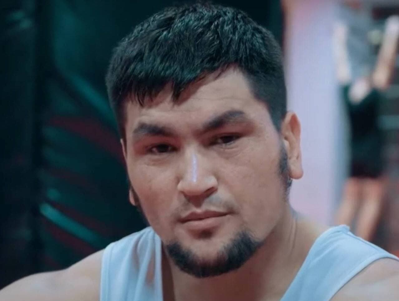 Боец ММА из Узбекистана напал на полицейских и сбежал из отдела после задержания