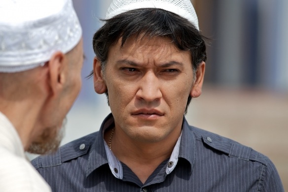 Актер Джавахир Закиров заявил, что он может толкнуть поклонника, если тот нарушит его границы - видео