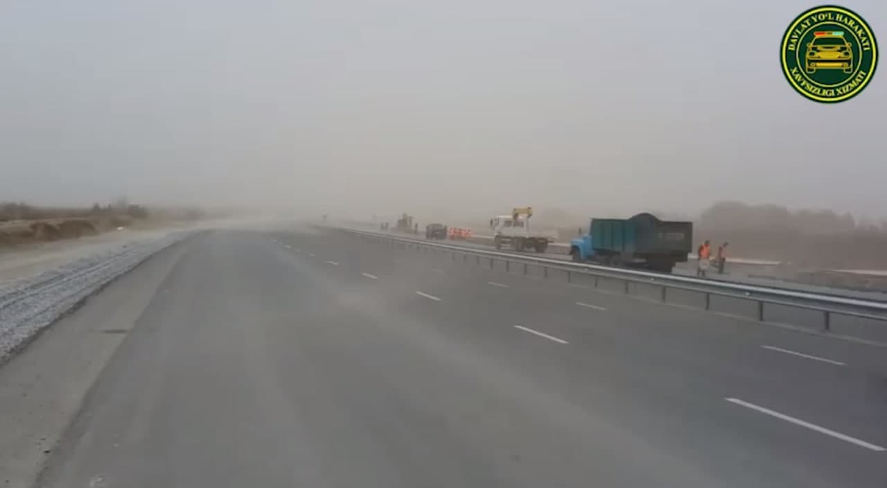 В Узбекистане снова наблюдается пыльная буря - видео