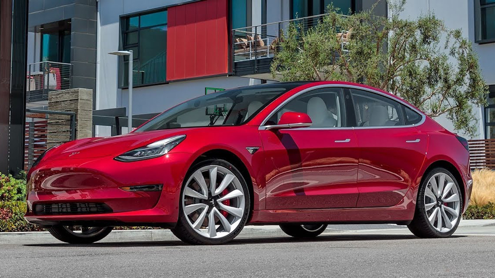 Это что за афера: Tesla продает новые электромобили Modes 3 со старыми батареями
