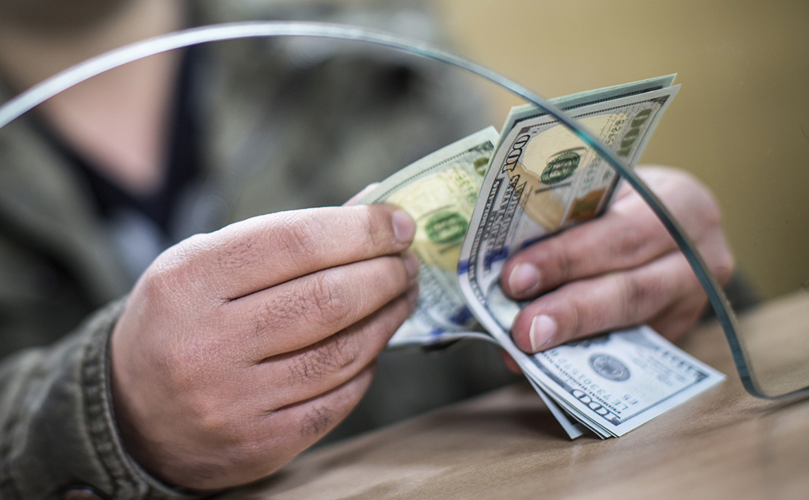В Узбекистане повысился курс доллара 
