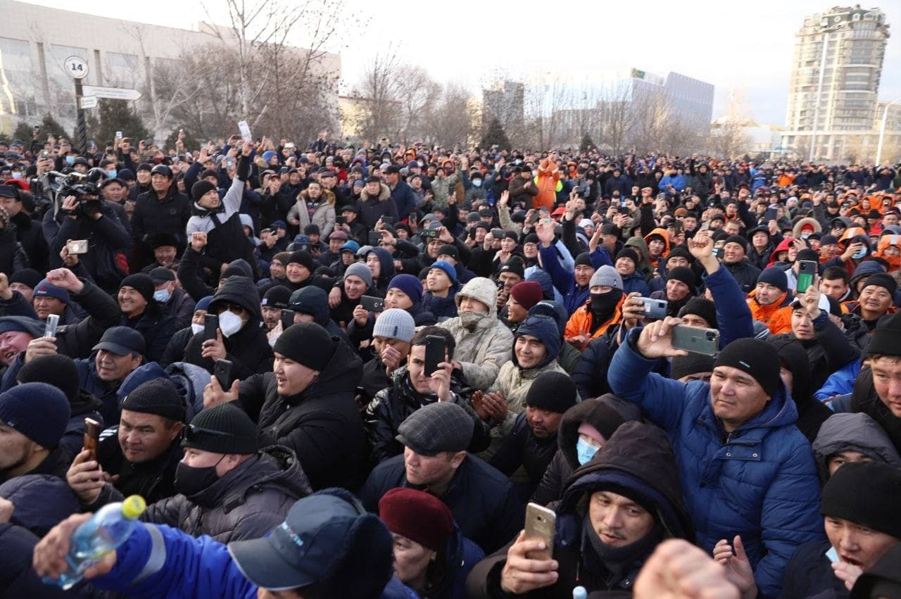 Власти Казахстана снизили цены на газ на фоне массовых протестов
