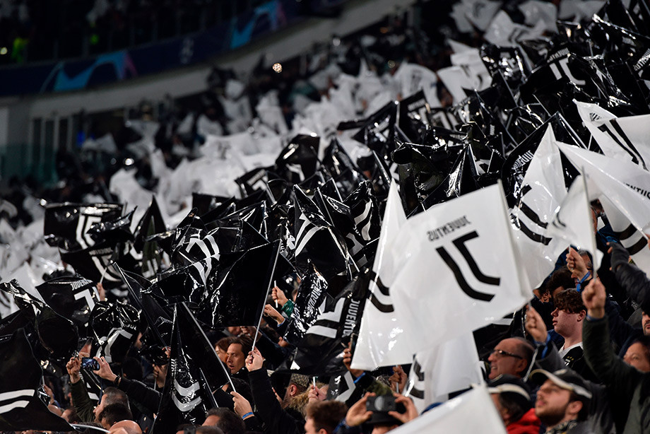 Болельщики «Юве» повесили баннер на трибунах с пожеланием смерти президенту клуба — фото