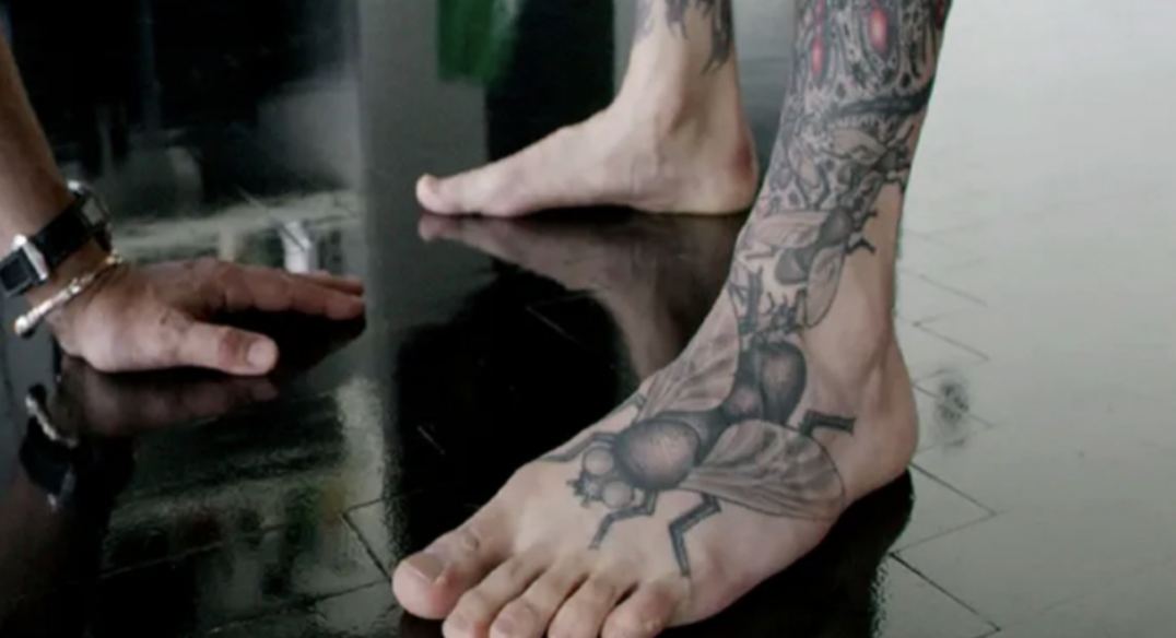 Мужчина с 864 татуировками с насекомыми рассказал, что боится насекомых