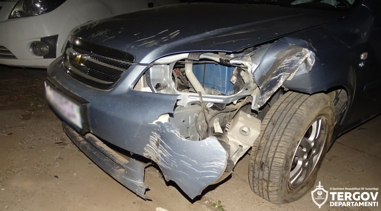 В Ташкентской области мойщик угнал автомобиль, чтобы навестить бабушку и разбил его