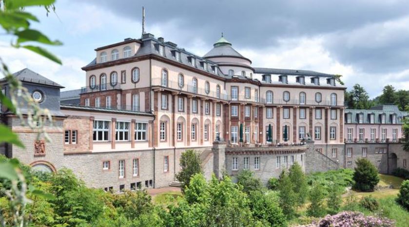 У семьи Нурсултана Назарбаева нашли роскошные дворцы в Германии — фото