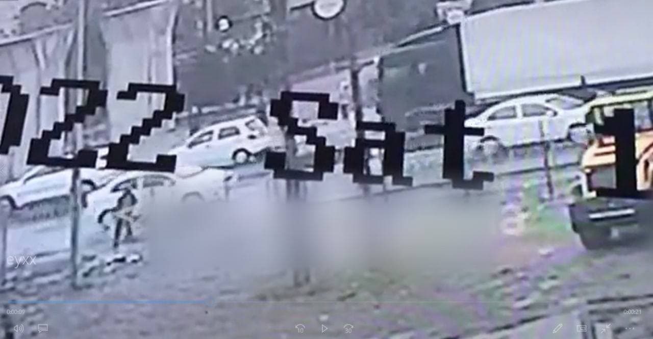 На Куйлюке водитель фуры насмерть задавил женщину — видео