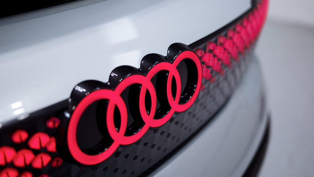Audi готовит новый электрокроссовер. В сети уже гуляют фотографии новинки