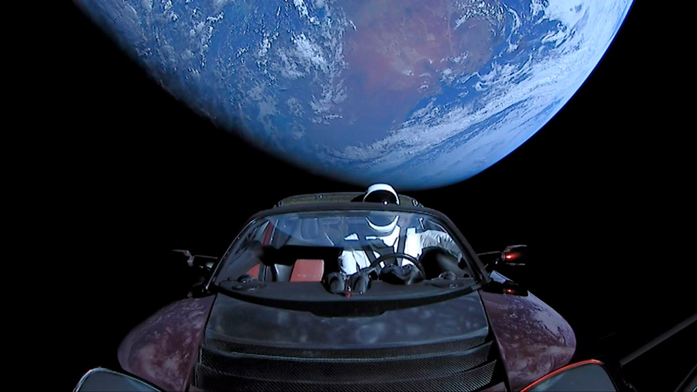 Электрокар Илона Маска преодолел в космосе несколько миллиардов километров