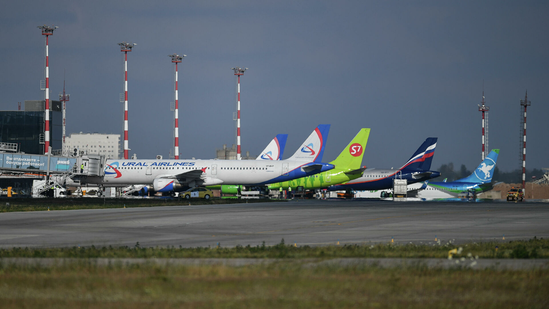 Евросоюз полностью закрыл небо для российских самолетов