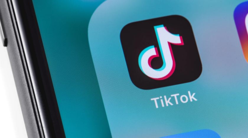 Роскомнадзор требует от TikTok исключить военный контент у несовершеннолетних пользователей <br>