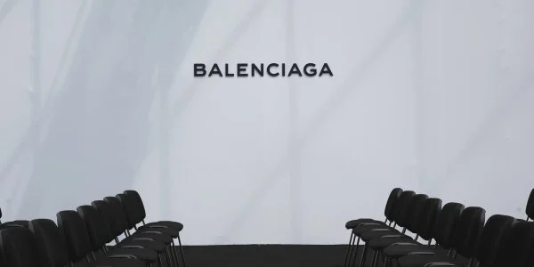 Balenciaga посвятила новый показ украинцам и их борьбе – фото