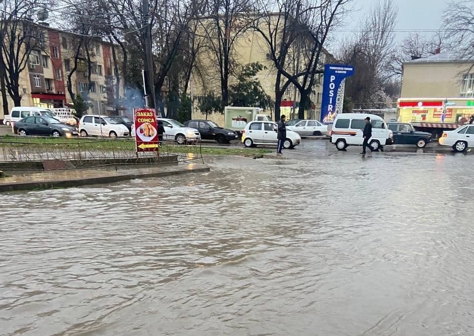 В хокимияте Ташкента назвали причину затопления улиц