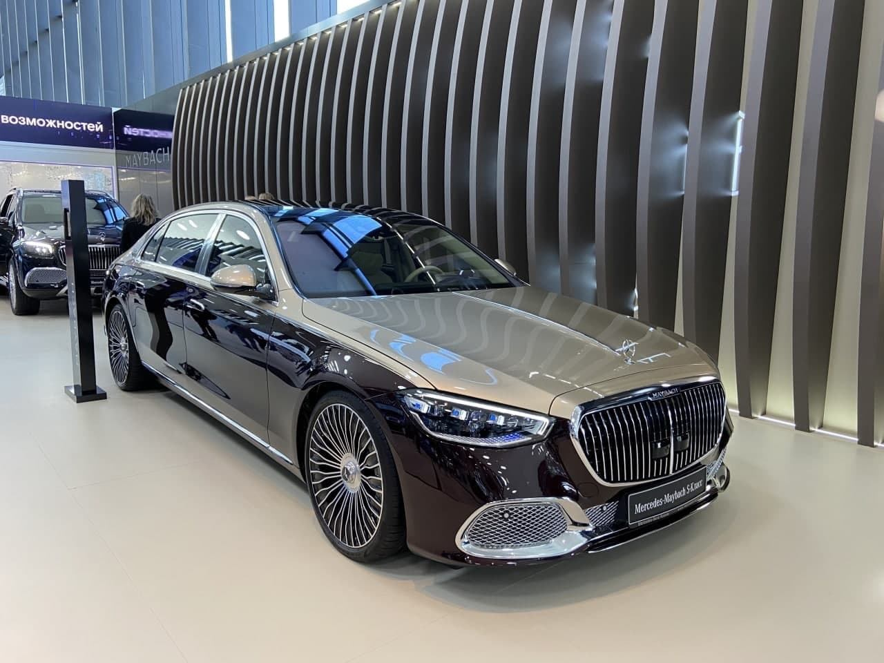 Турецкий президент перед прилетом в Узбекистан отправил самолетом Mercedes Maybach