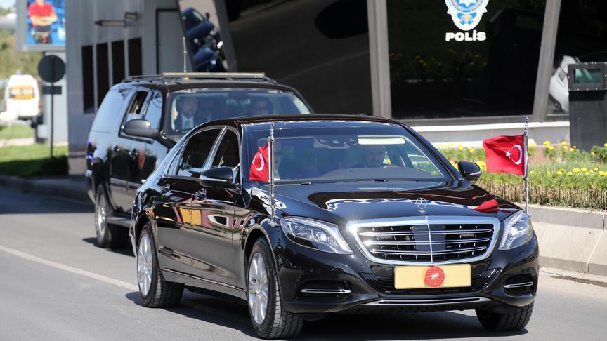 Турецкий президент перед прилетом в Узбекистан отправил самолетом Mercedes Maybach