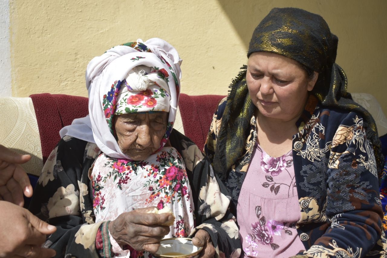 114-летней жительнице Кашкадарьи выдали свидетельство о рождении