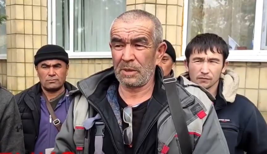 МИД прокомментировал видео с узбекскими дальнобойщиками, у которых отобрали фуры в Украине