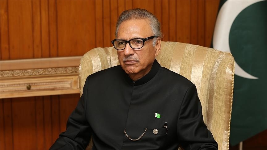 Президент Пакистана отправил в отставку правительство и распустил парламент