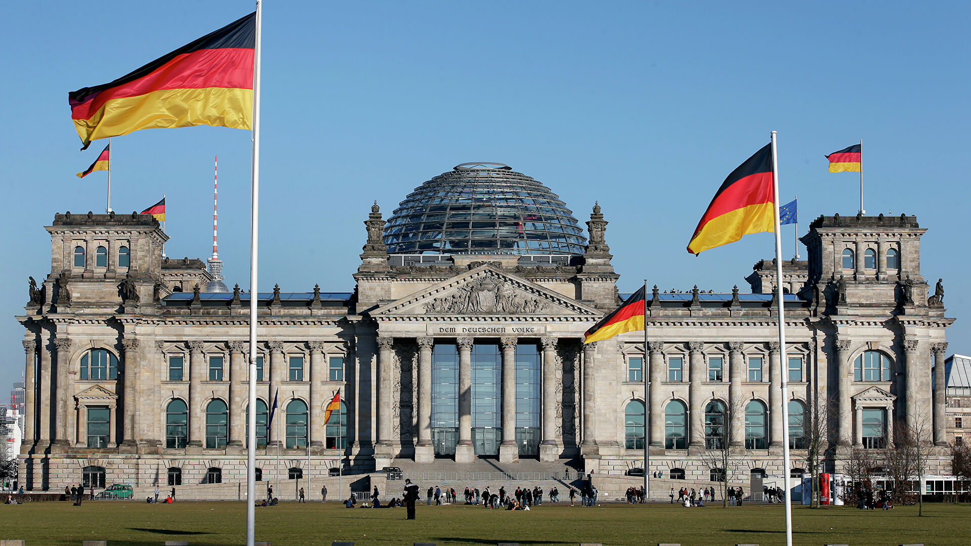 Германия массово высылает российских дипломатов
