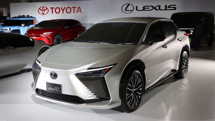 Lexus назвал дату выхода своего первого электрокроссовера 