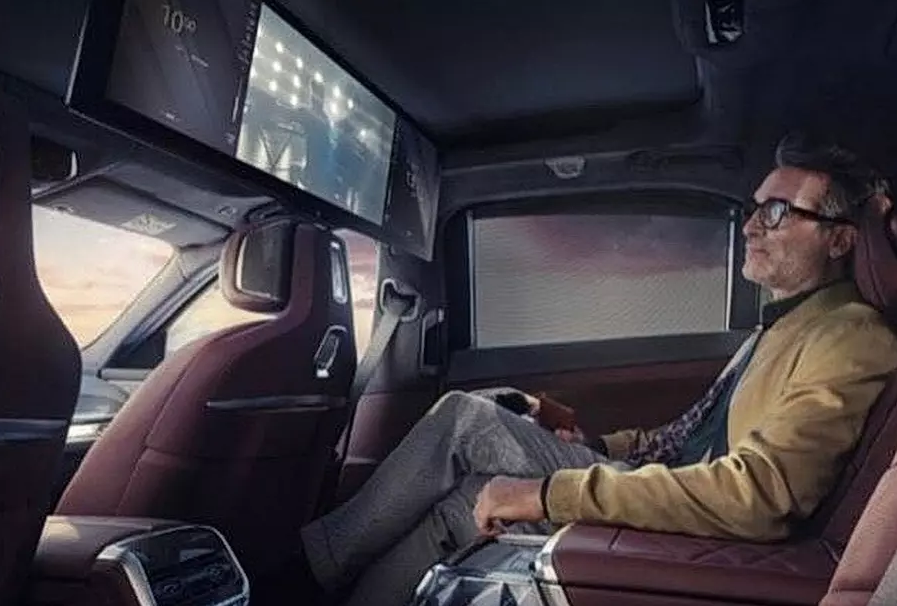 BMW 7-Series получит экран-кинотеатр
