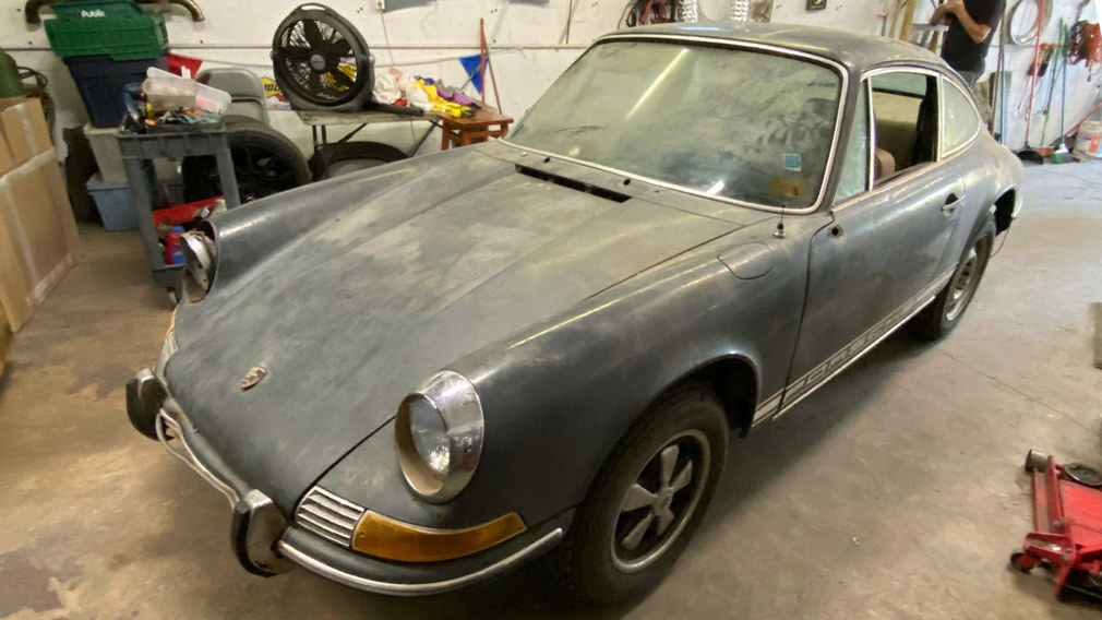 В сети продают забытый в гараже на 40 лет Porsche 912