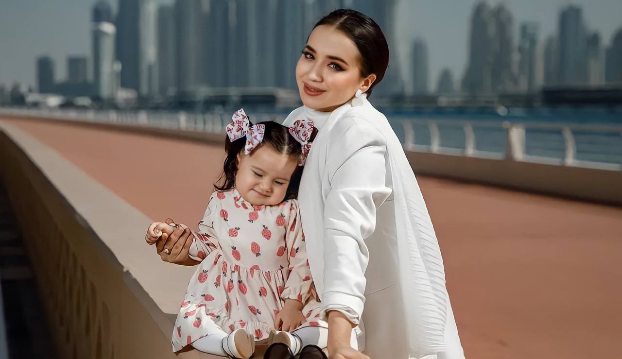 Шахзода Мухаммедова обратилась к мамам, которые писали негативные комментарии о развитии ее дочери