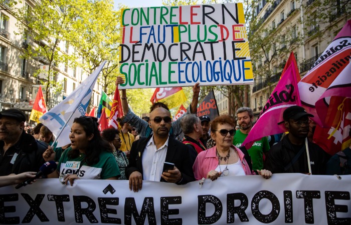 В Париже против ультраправых прошёл многотысячный протест