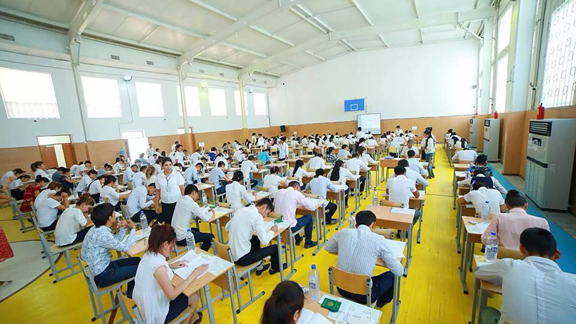 В Узбекистане ученики некоторых классов не будут сдавать переходные экзамены