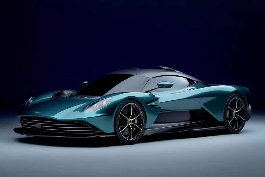 Aston Martin показал свой первый электромобиль