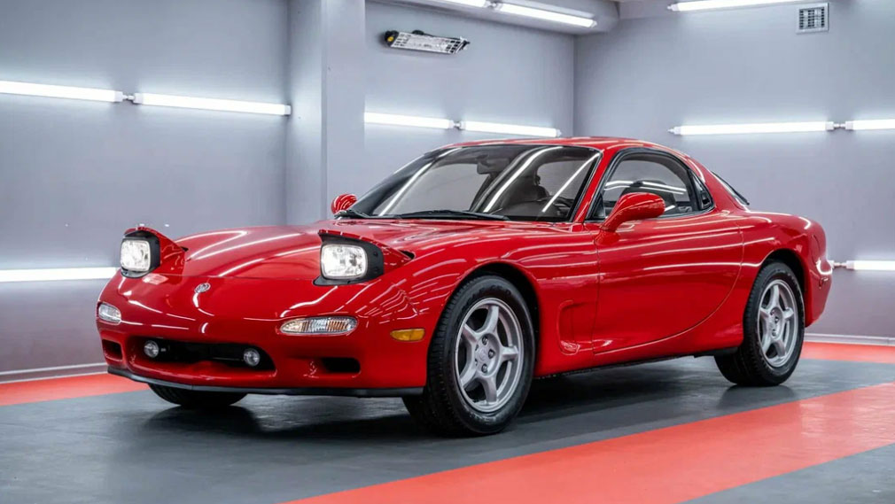 В сети выставили на продажу 30-летнюю модель Mazda RX-7, которая вообще не выезжала на дороги