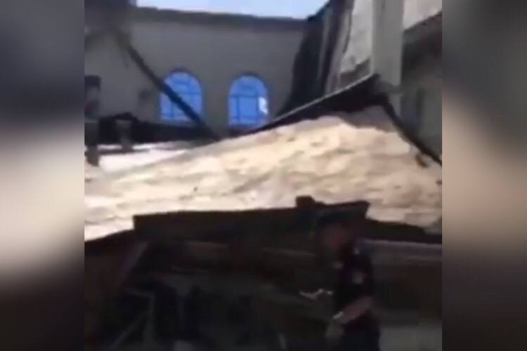 В Термезе обрушилась крыша спорткомплекса — видео