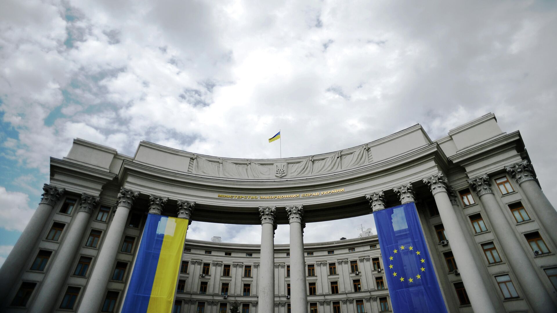 В Киеве возобновили работу посольства 38 стран 