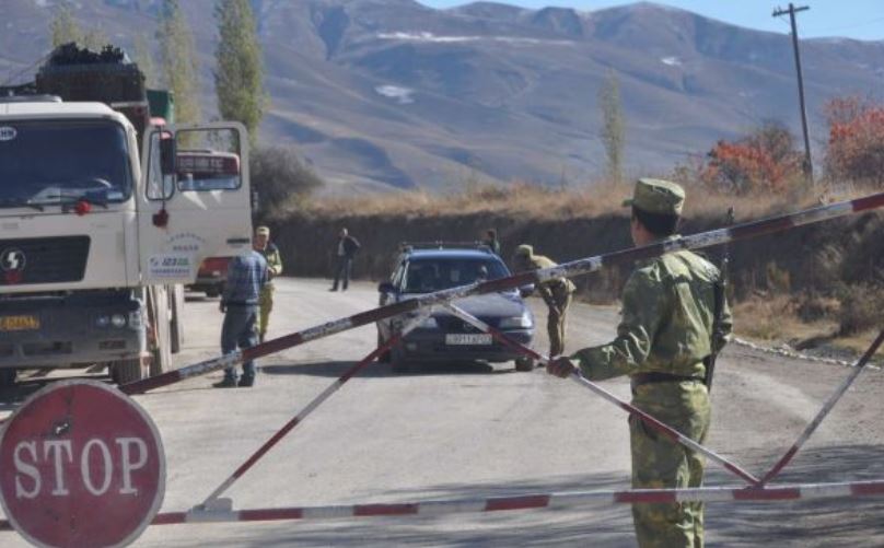 На востоке Таджикистана террористы напали на военную колонну: один погибший, более 10 раненных