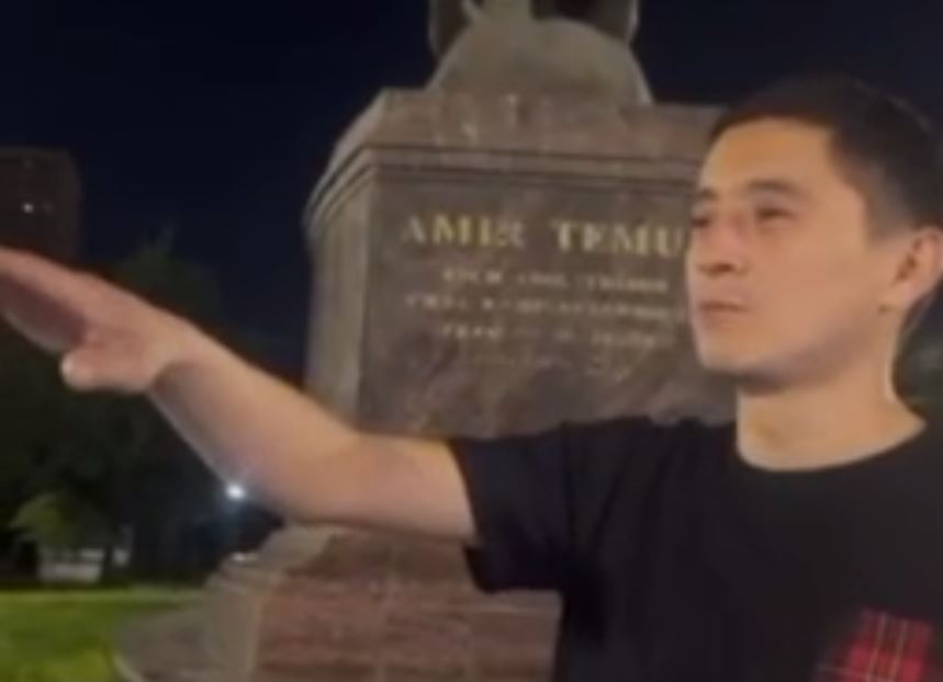 Пьяный парень предложил посадить картошку у памятника Амира Темура — видео