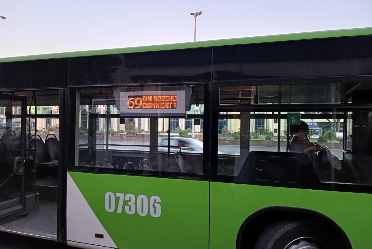 В Ташкенте «Нексия» влетела в пассажирский автобус — есть погибший
