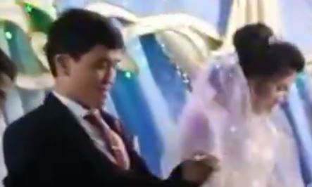 В Узбекистане жених прилюдно ударил невесту, обыгравшую его в конкурсе — видео
