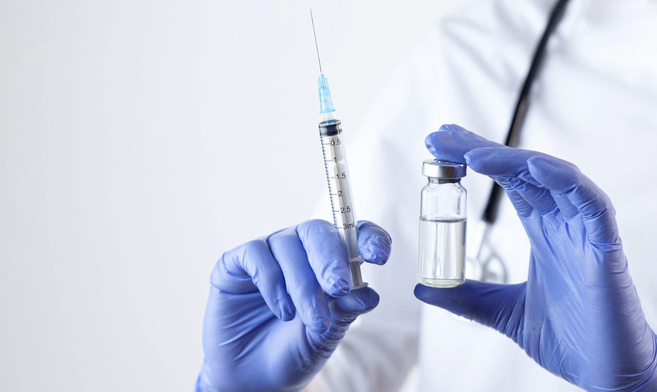 Ученые разработали новую вакцину для анализа. Учёный разробатывает вакцину. Российские ученые приблизились к созданию вакцин против рака.. Создание вакцин биотехнология Дженнер.