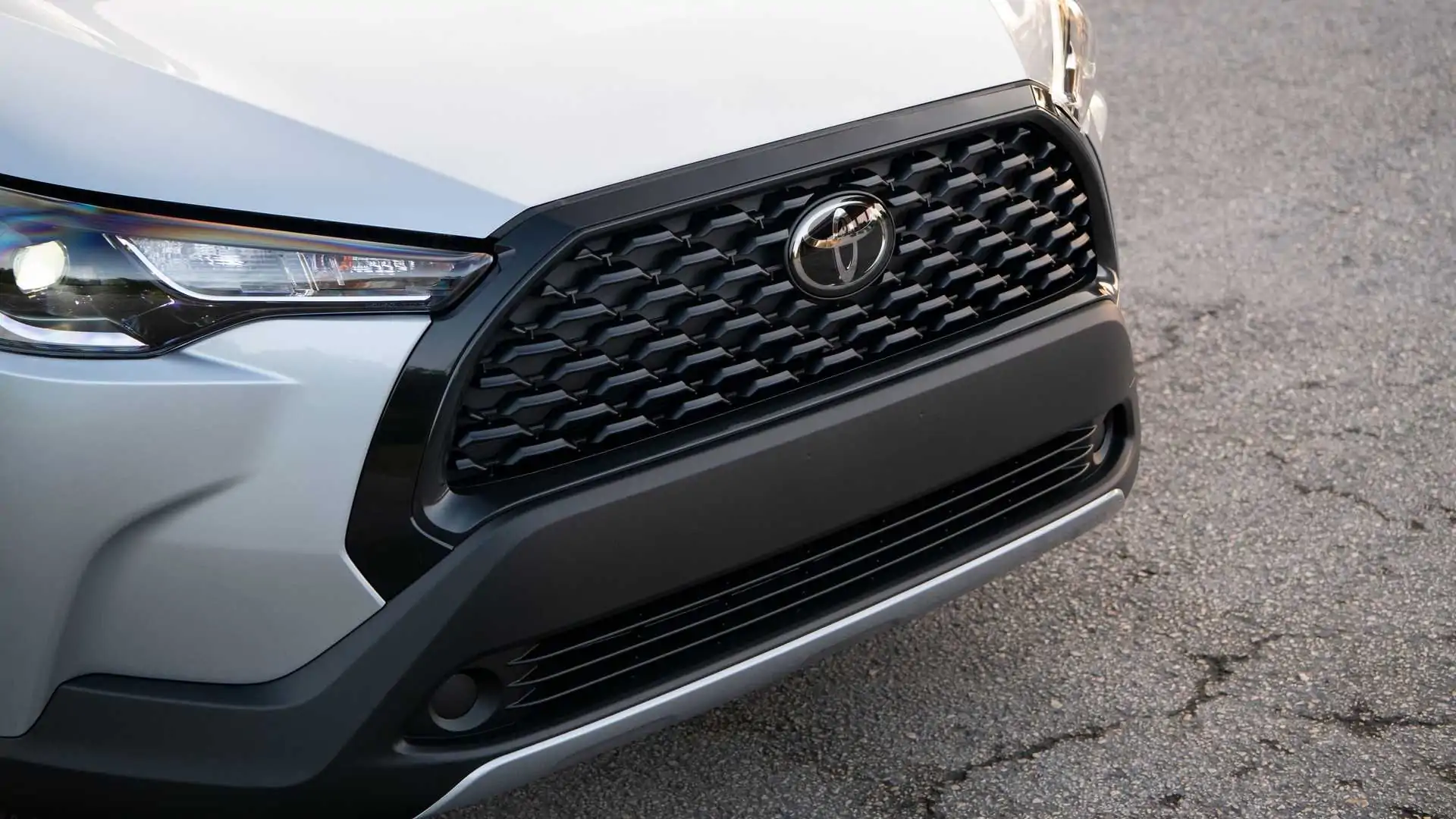 В сети «слили» фото прямого конкурента Chevrolet Tracker от Toyota