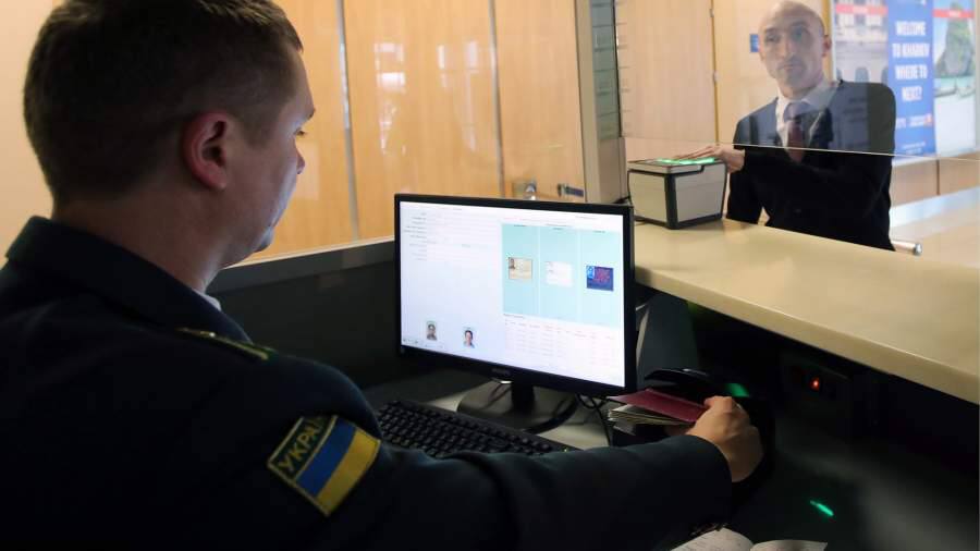 Украина ввела визовый режим для граждан России