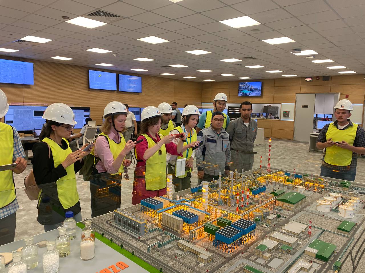 Минэнерго представило драйверов топливно-энергетического комплекса Узбекистана зарубежным СМИ