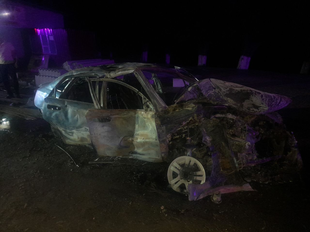В Намангане загорелся автомобиль вместе с водителем — видео
