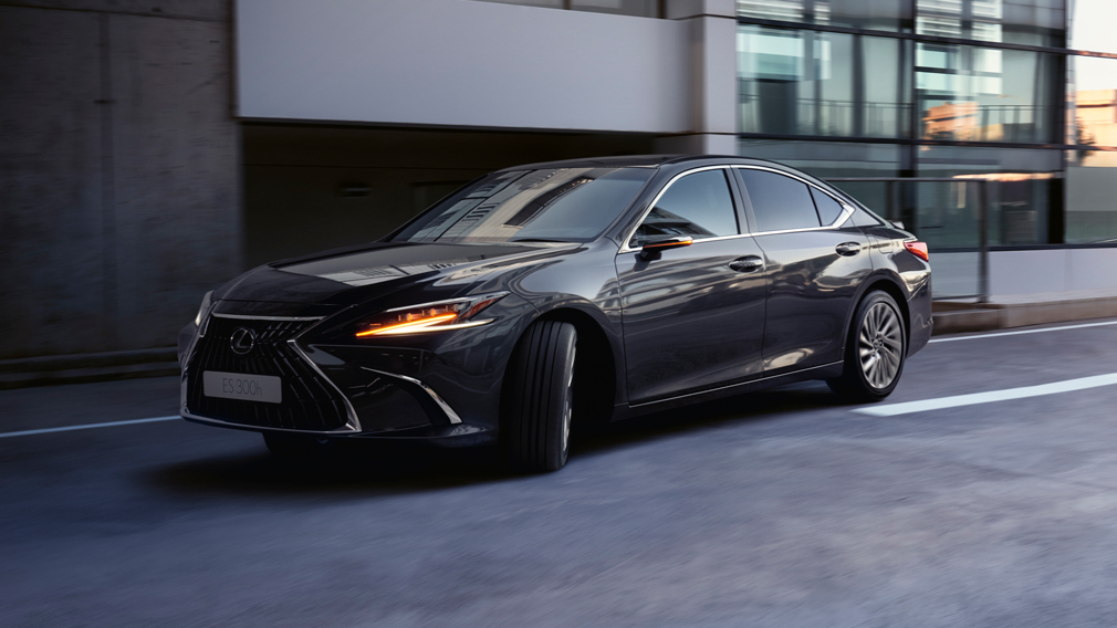 Lexus презентовал обновленный седан ES 2023 модельного года