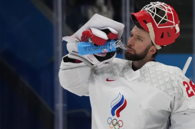 Вратаря сборной России по хоккею задержали и отправили служить