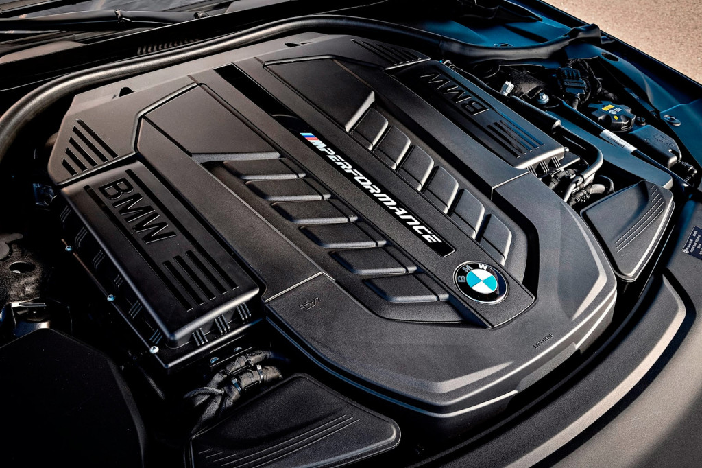 BMW отказывается от двигателя V12