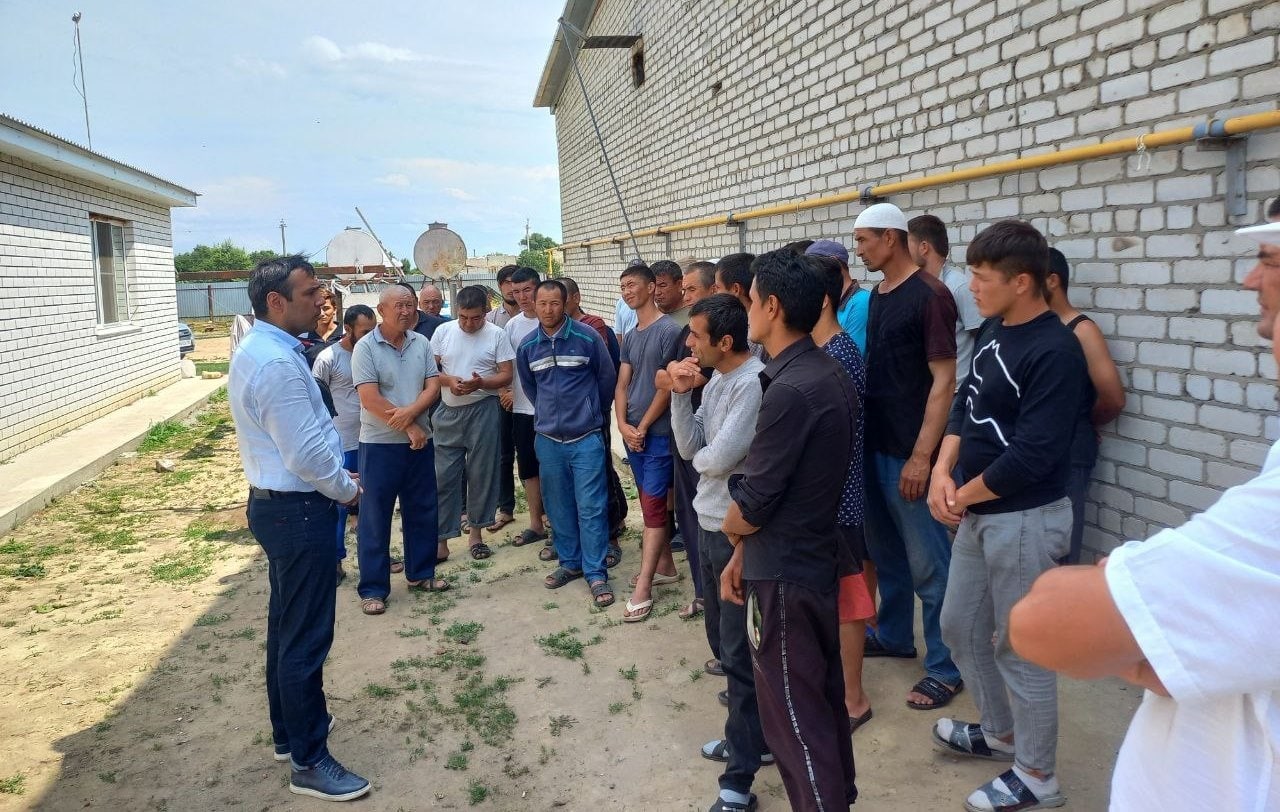 В Волгограде работодатель избивал трудовых мигрантов из Узбекистана, заставляя их работать за бесплатно