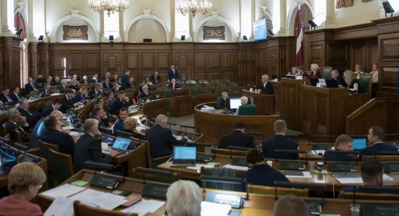 Латвия призвала страны ЕС перестать выдавать визы россиянам и белорусам