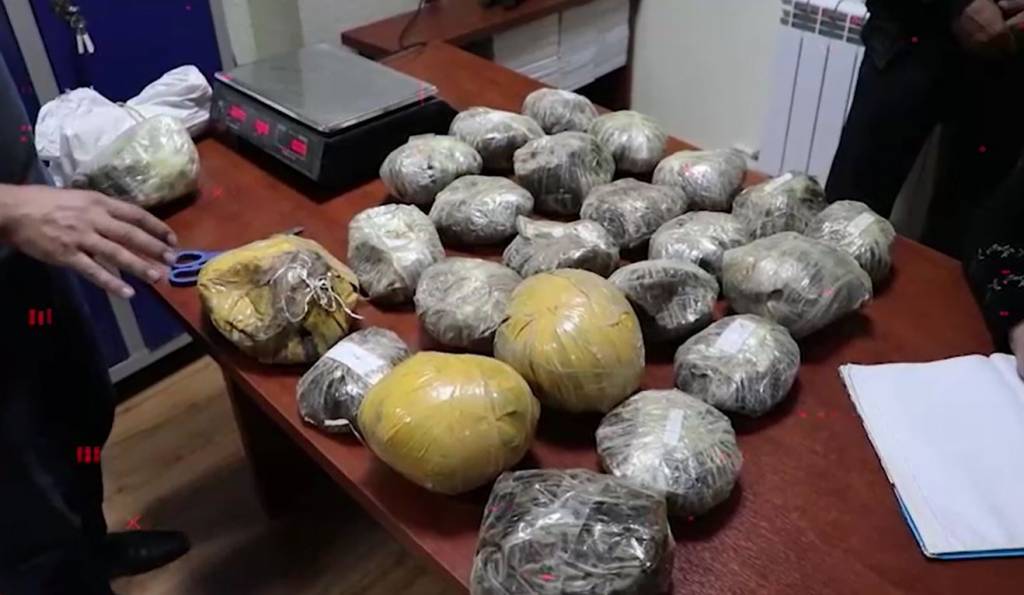 СГБ изъяла у наркокурьеров почти 100 кг афганских наркотиков