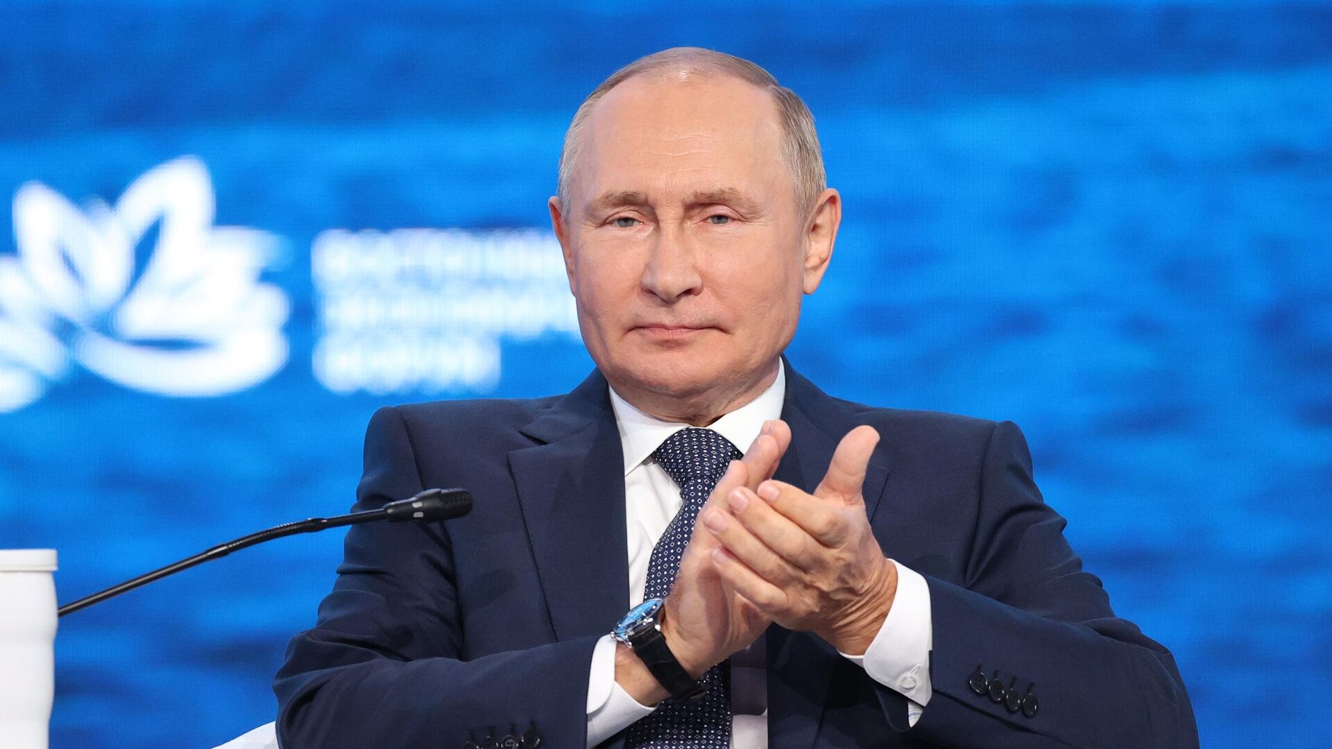 Московские депутаты попросили Путина уйти в отставку